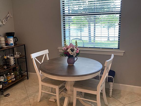 Eat in kitchen or at island