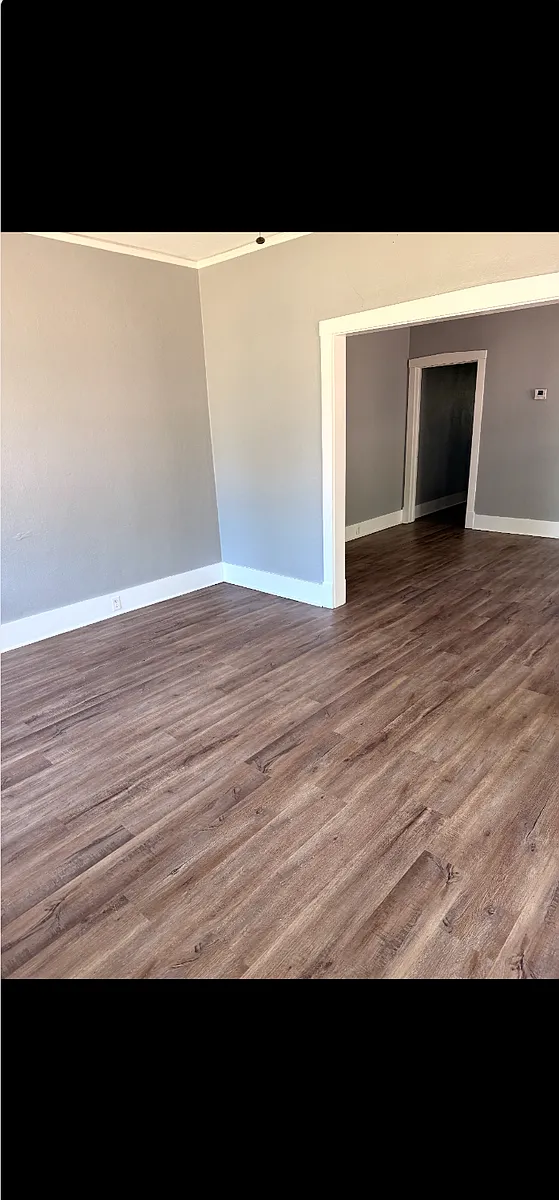 Building Photo - 809 W Walnut St #1