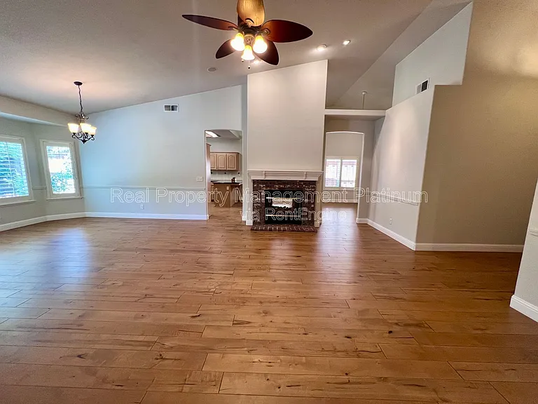 2552 E Kelso Ave — Photo 25