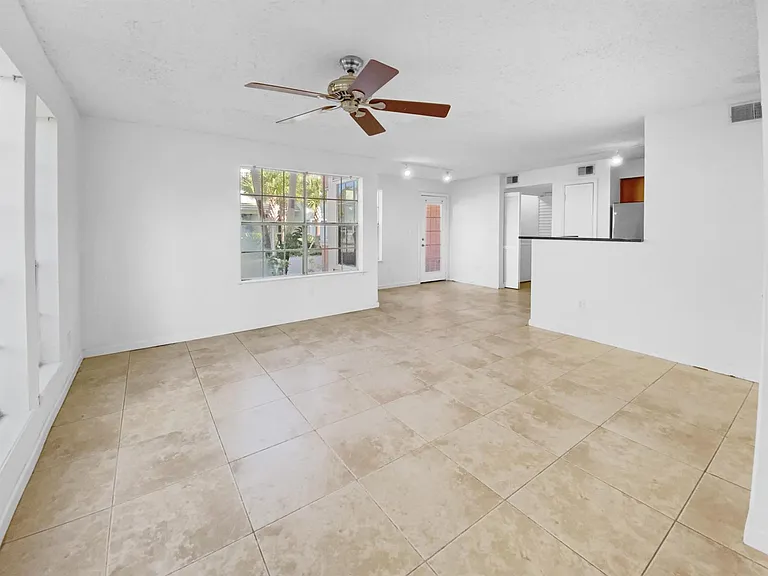 1335 Crystal Way #A — Photo 6