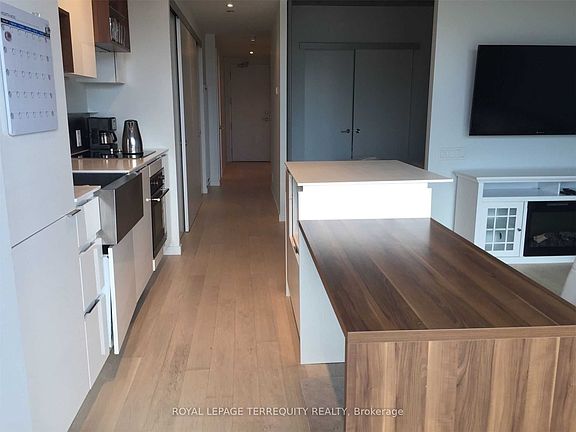 3rd image of 383 Sorauren Ave Unit 413