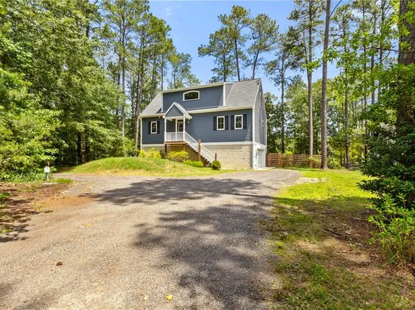 9283 Diane Ave, Hayes, VA 23072