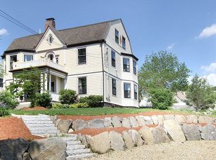 11 Woods Edge Rd, Medford, MA 02155