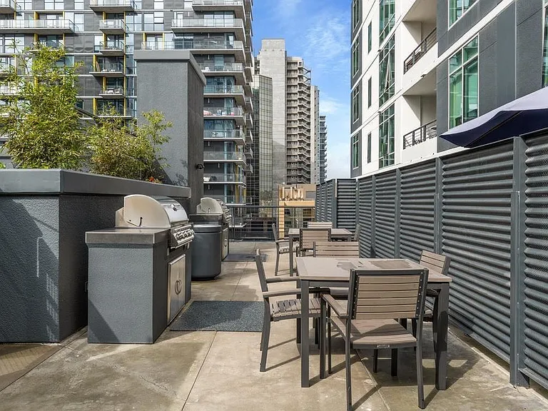 425 W Beech St #859 — Photo 32