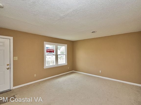 4th image of 4065 Holly Cove Dr