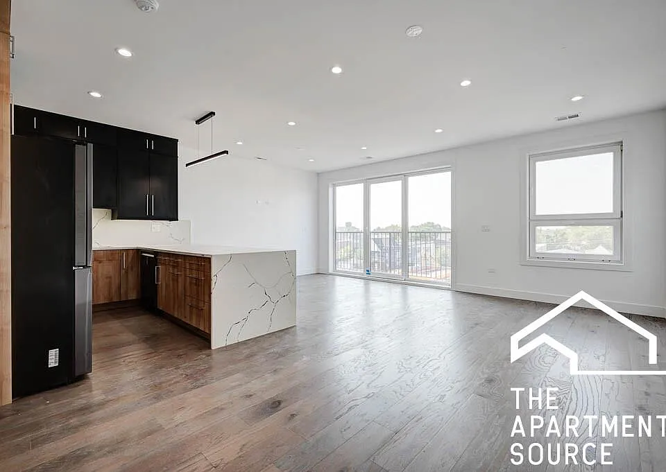 3008 W Belmont Ave #4
