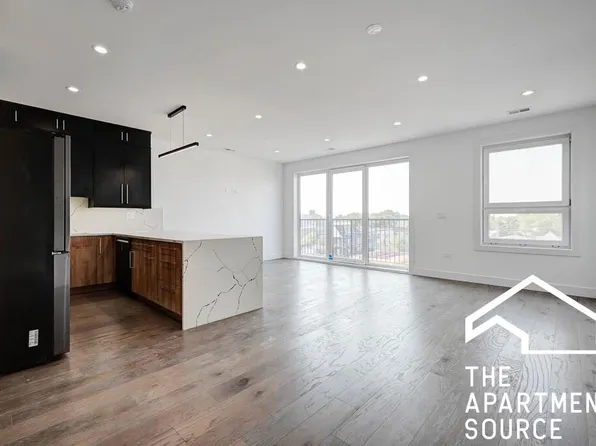 3010 W Belmont Ave #4, Chicago, IL 60618