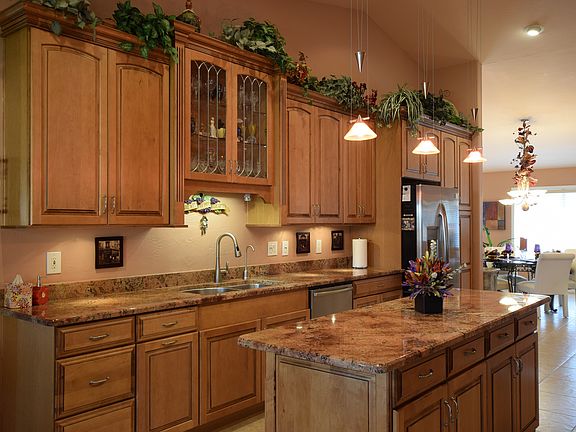 Kitchen w/ Granite Counters