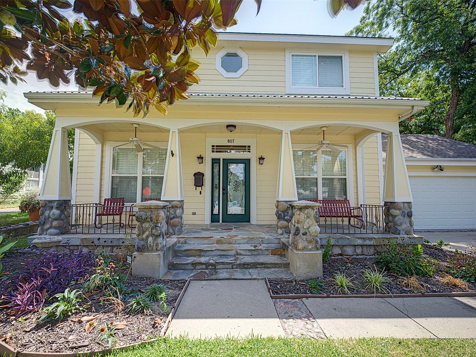 1st image of 807 Barnes St