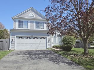 469 Knoll Crest Dr, Bartlett, IL 60103