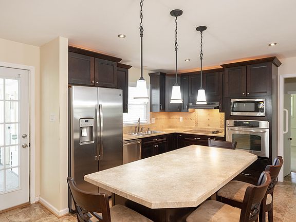 4th image of 3217 Tudor Dr