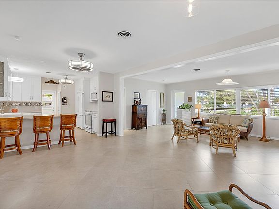 5th image of 500 NE 103rd St