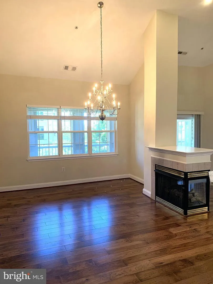 3 bed, $3,000 — Photo 2