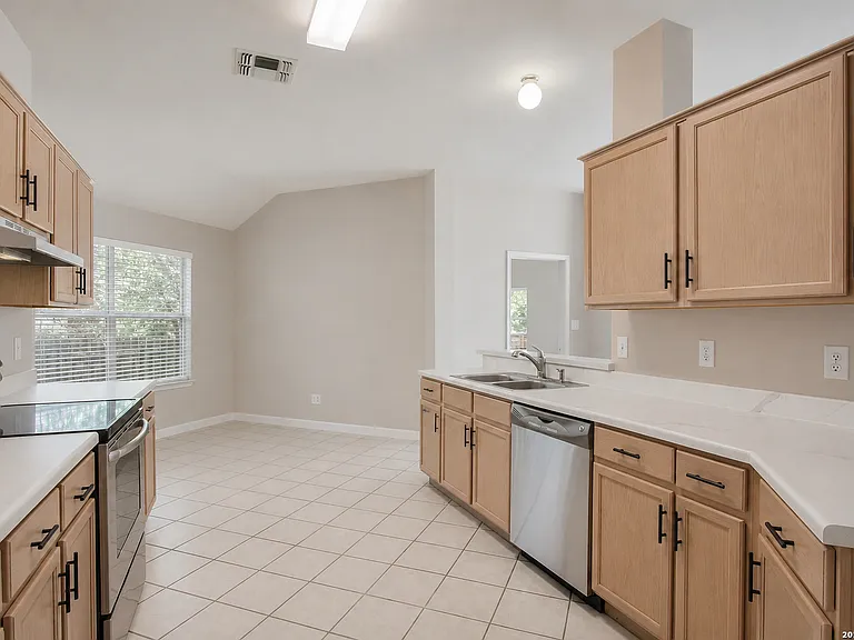 1136 Berry Creek Dr — Photo 5