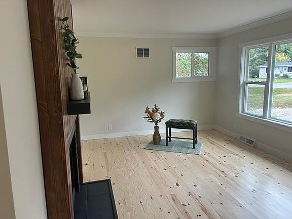 4th image of 2562 Pinewood Cir