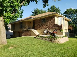 16413 E 28th St S, Independence, MO 64055
