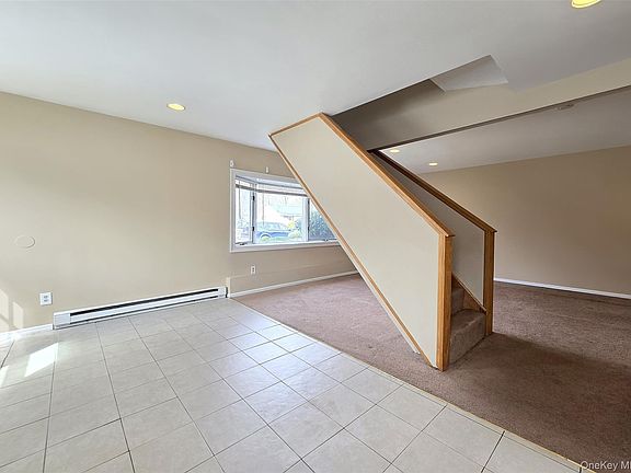 4th image of 18 Wyandotte St