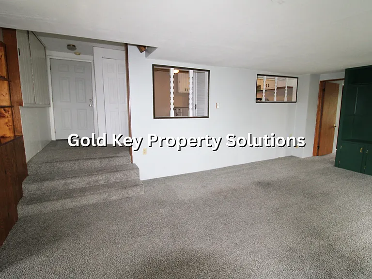 117 E John St — Photo 24