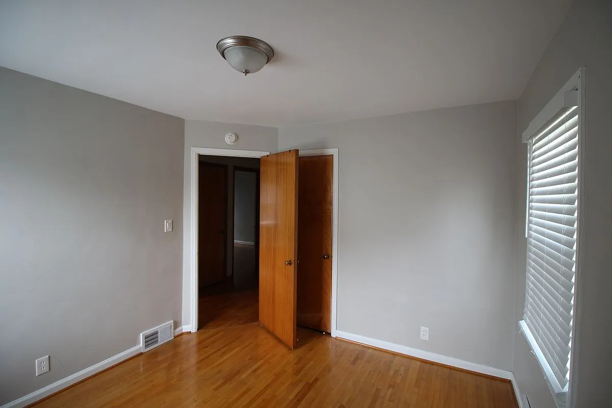 2 bed, 1.0 bath, 1200 sqft, $1,700 — Photo 4