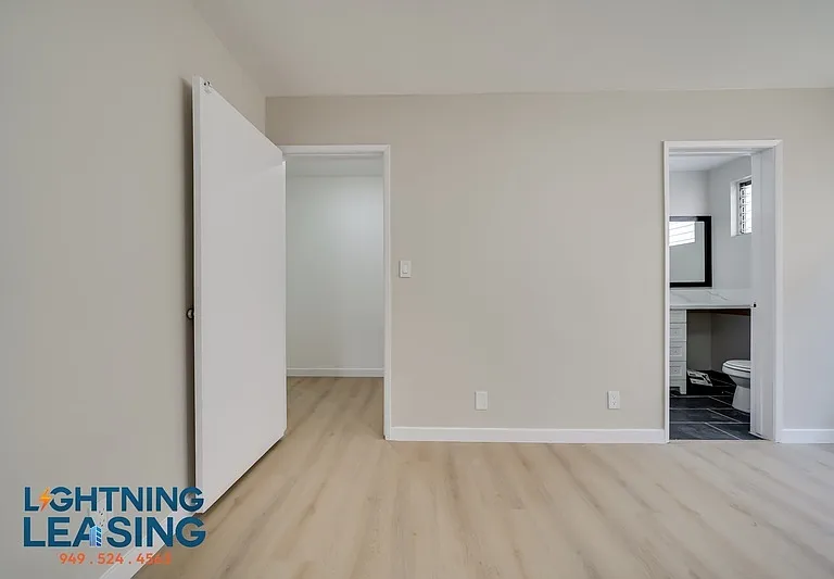 1035 N Hayworth Ave #100 — Photo 7