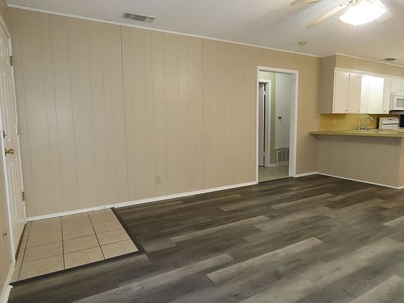 5th image of 807 Oakwood St