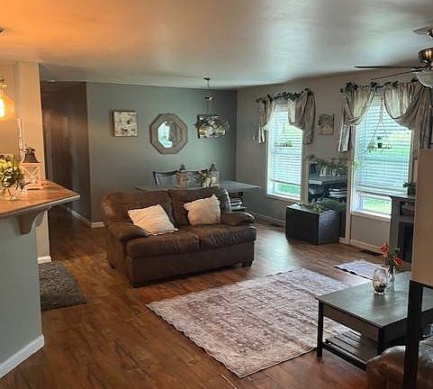 4th image of 529 E Acorn Dr