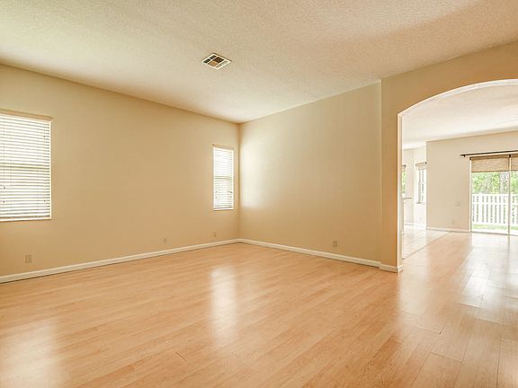 4th image of 138 NW Pleasant Grove Way