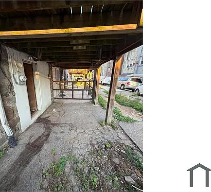 2904 S 62nd St — Photo 17