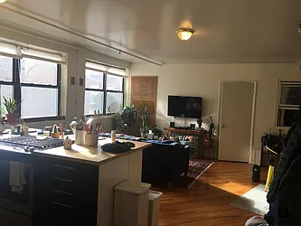 Rented by R New York