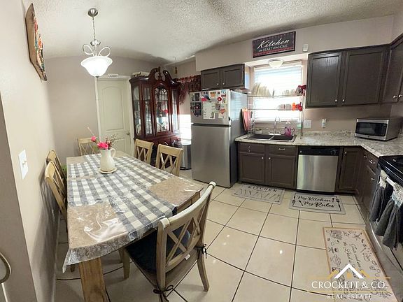 3rd image of 2823 Eldorado Pl APT D