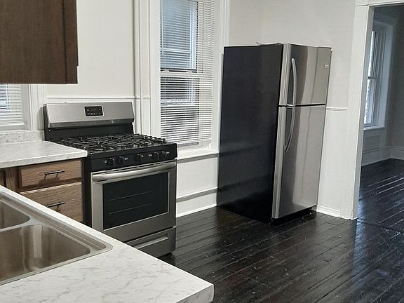 2nd image of 28 Hart St #2