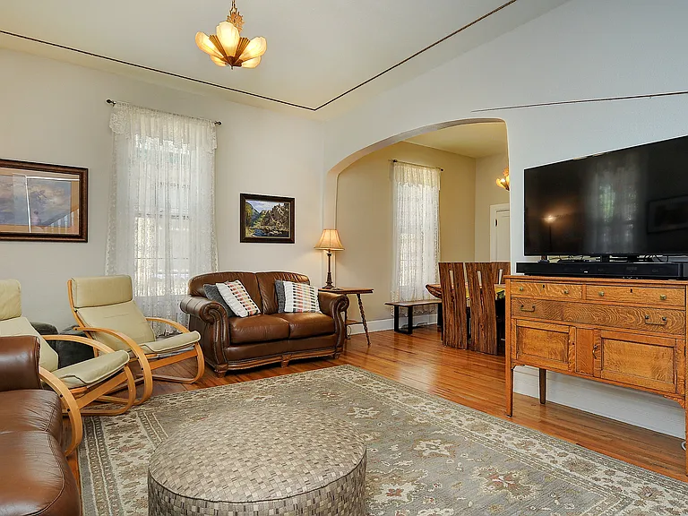 647 G St — Photo 3