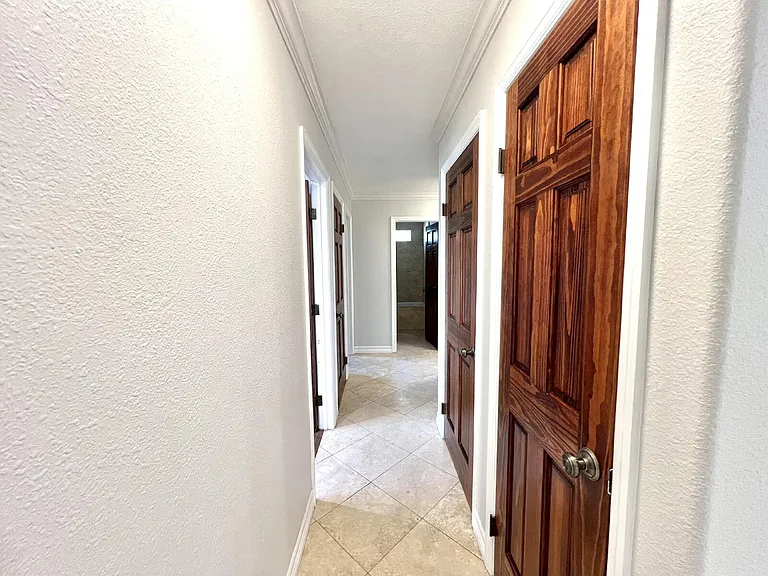 2494 Lone Oak Dr — Photo 33