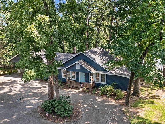 3rd image of 151 Lakeview Cir