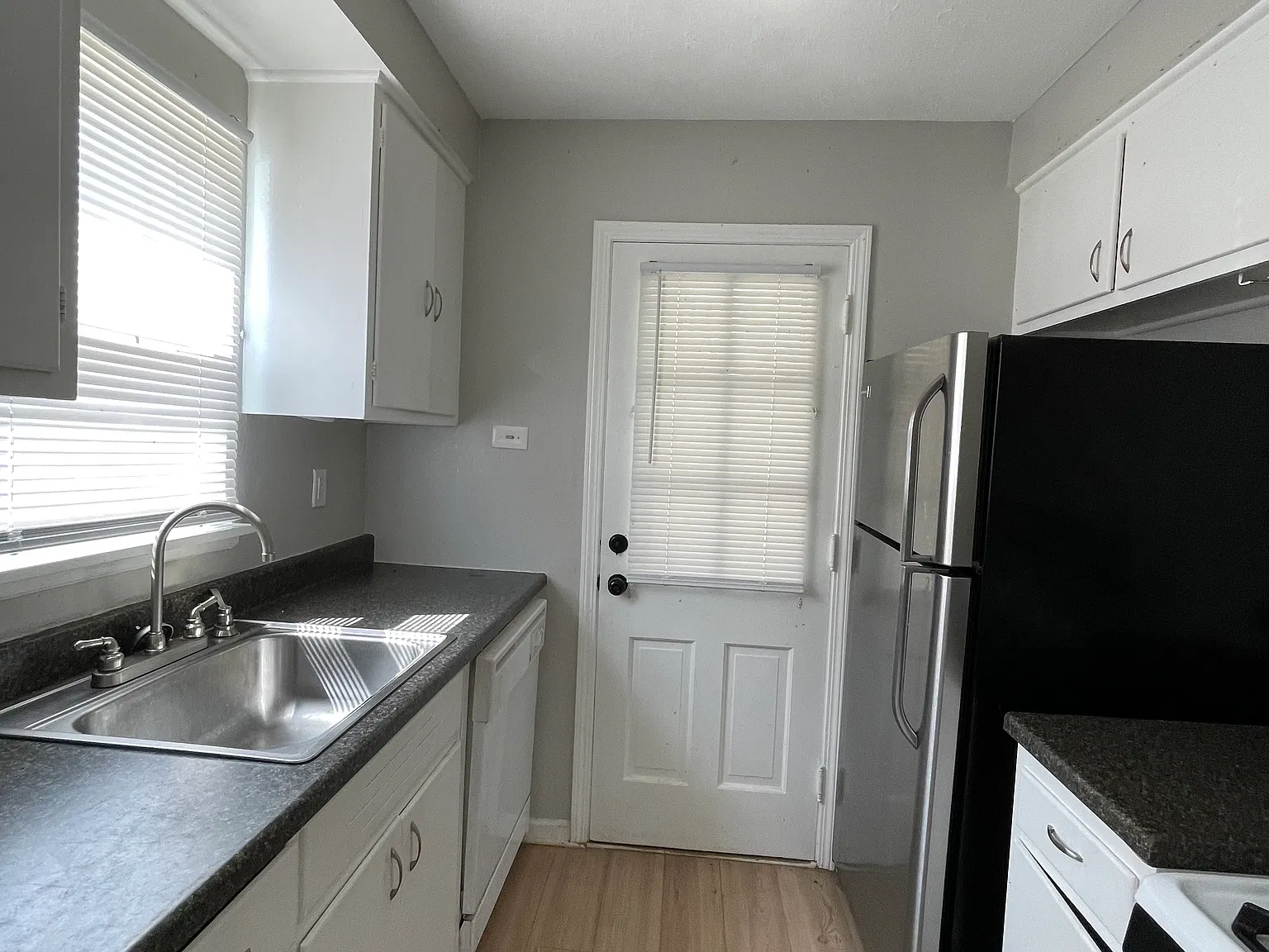 3 bed, 838 sqft, $1,700 — Photo 3