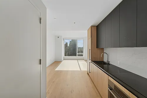 312 W 43rd St #20E Photo 1