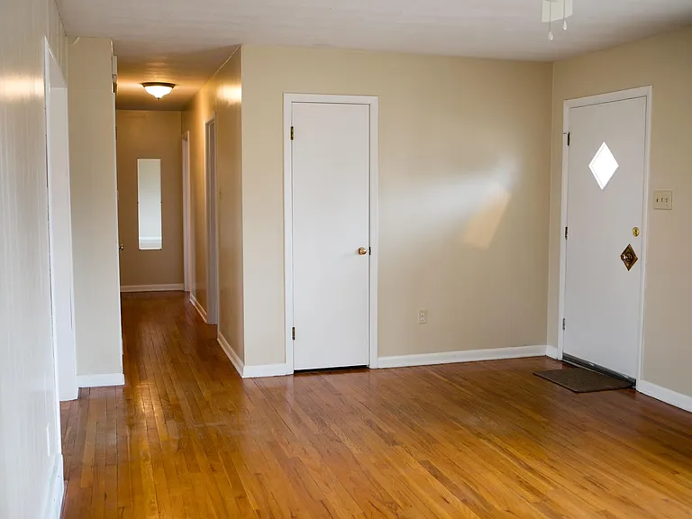 707 Sondra Ave — Photo 9