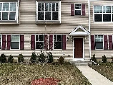 4 bed, 3.5 bath, 1902 sqft, $2,200 — Photo 1