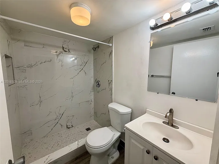 1075 Riverside Dr #306 — Photo 11