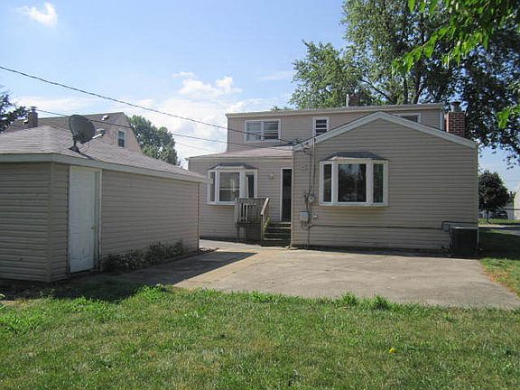 4th image of 258 Village Dr