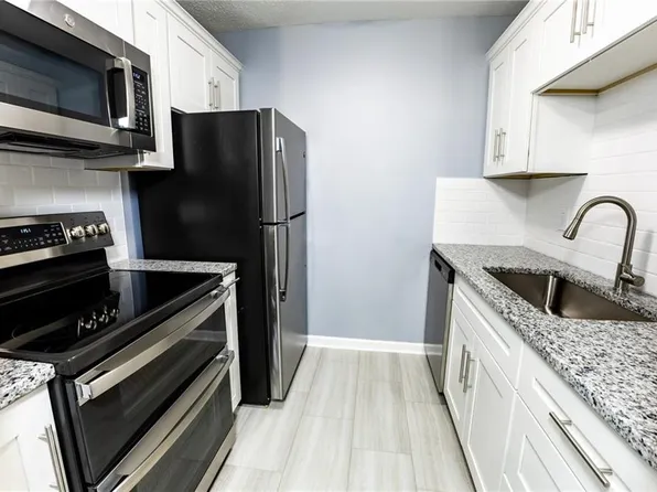 4518 Holly St APT 37, Kansas City, MO 64111