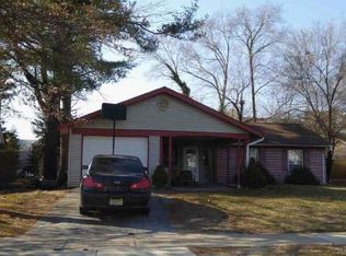 19 Shelbourne Ln, Willingboro, NJ 08046