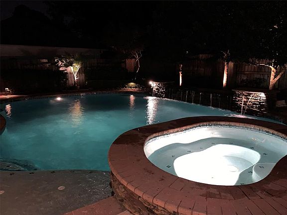 5th image of 15918 Park Center Dr