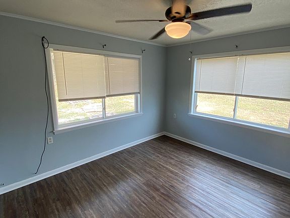 similar bedroom without clutter