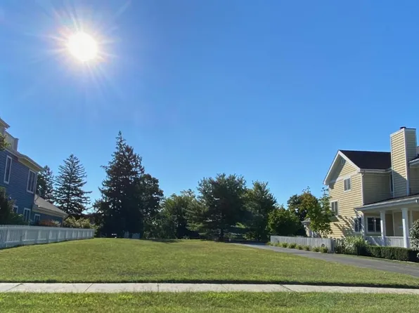 3495 Bluegrass Way, Saint Joseph, MI 49085