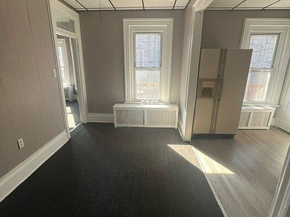 5th image of 220 Iron St #3