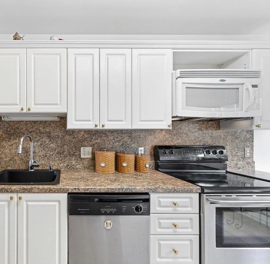 Waterfront 2 bedroom, 2 bathroom Updated condo at Owens Landing — Photo 3