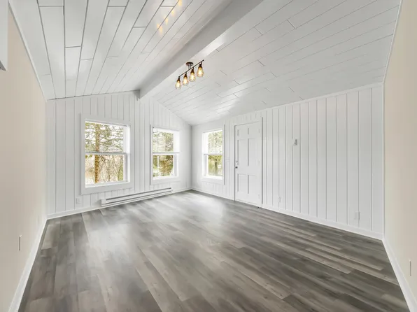 1941 Fairview Dr #5, West Bend, WI 53090