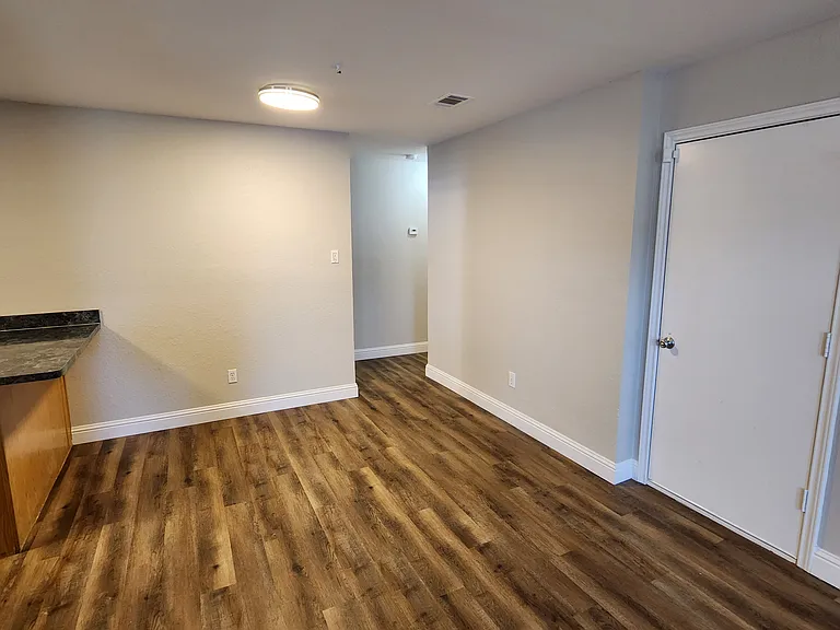 607 Hollyberry Dr — Photo 7
