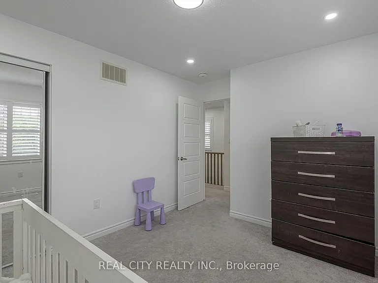 306 Gillett Point N — Photo 26